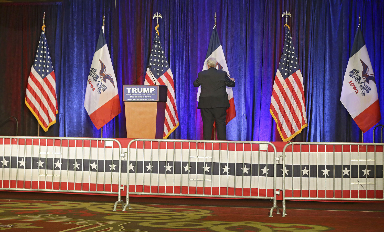 CAUCUS NIGHT - DES MOINES